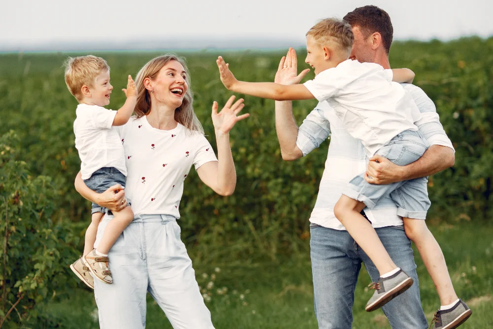 Spielende-Familie Spielende-Familie